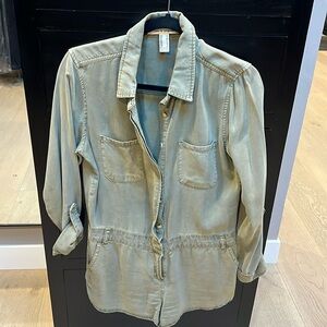 Utilitarian Shorts Romper, Size Small Olive Green. 3/4 inch sleeve